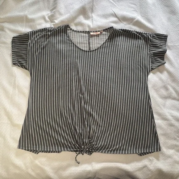 Evri Women's Plus Size Striped Tie-Front Short Sleeve Top Size 2X Flowy Oversize - Picture 1 of 8